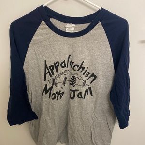 SIZE LARGE BLUE AND GRAY 3/4 SLEEVE BASEBALL TEE APPALACHIAN MOTO JAM